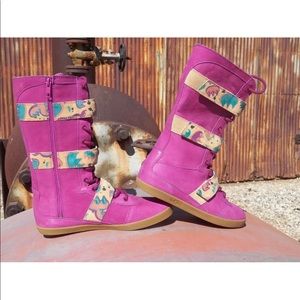 New Womens UGG Johnna Graffiti Sugar Plum Size 7 Y2K